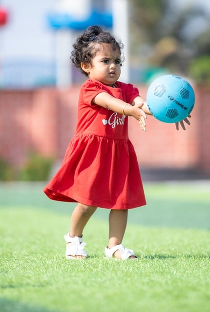 两者之间的 两者之间的