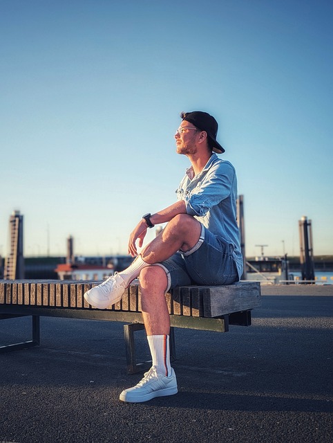 背后折射出 背后折射出